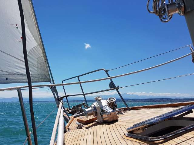 Teamevent auf sportlicher Oldieyacht